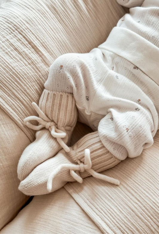 Natürliche Babyschuhe aus 100% Merinowolle - creme