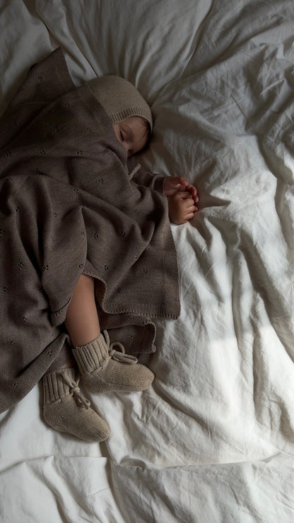 Vorbestellen: Lieferung ab 18.08.25 Weiche Babydecke aus 100% Merinowolle - camel