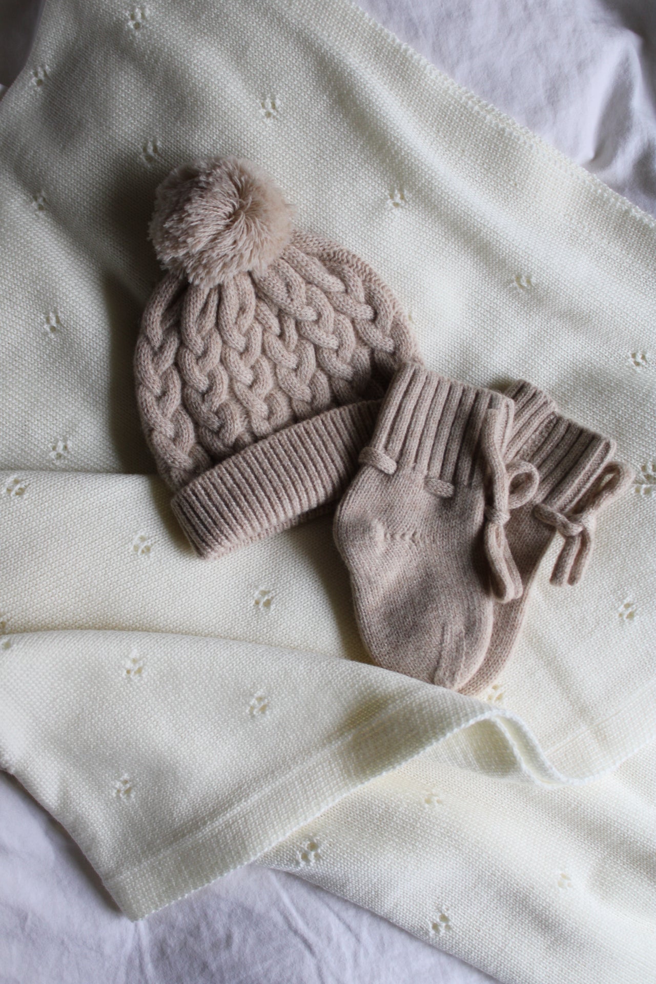 Bundle Dolce: Decke, Baby-Beanie & Schuhe