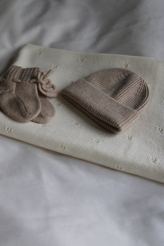 Bundle Dolce: Decke, Baby-Beanie & Schuhe