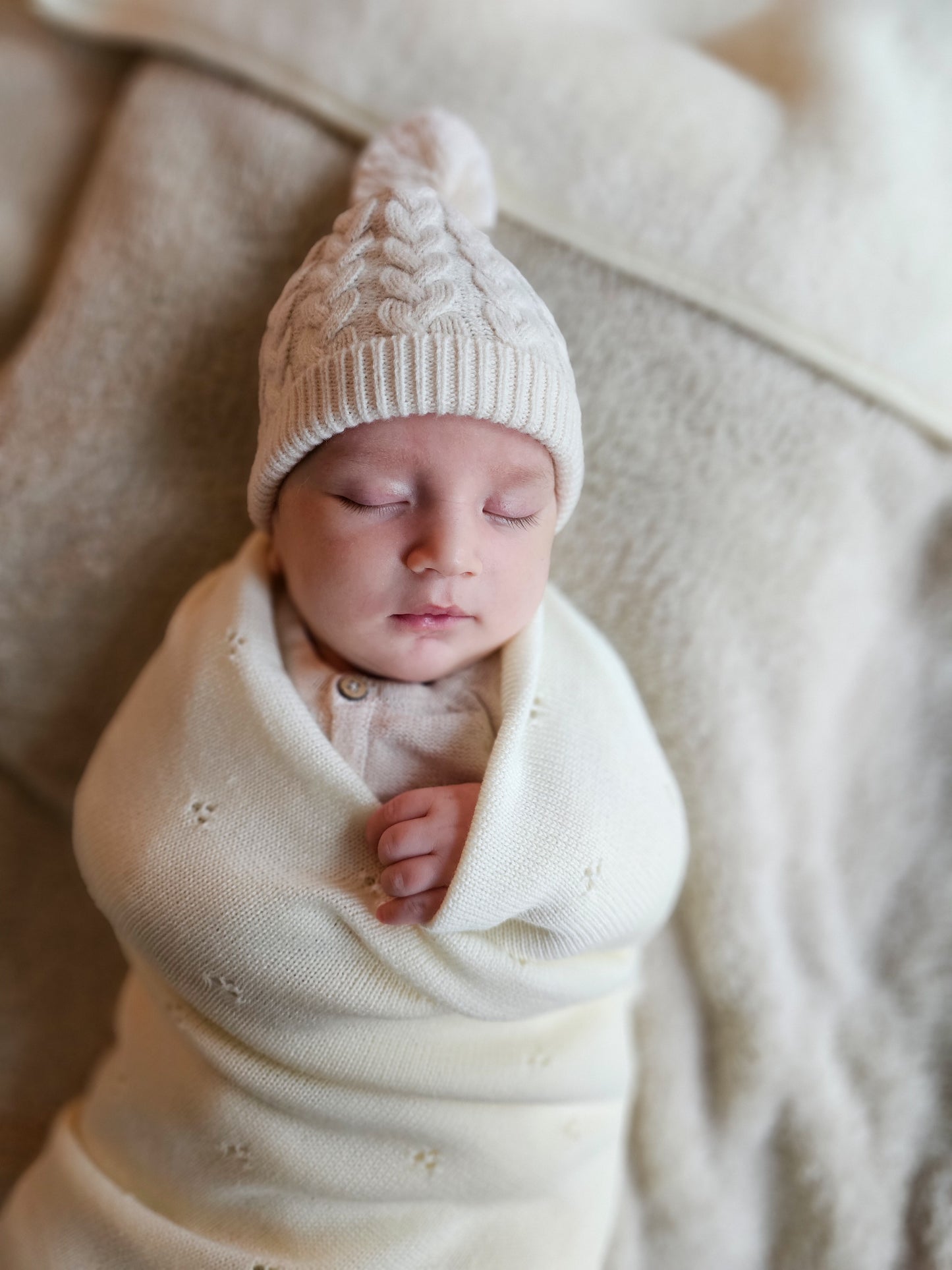 Baby-Beanie aus Merinowolle - creme