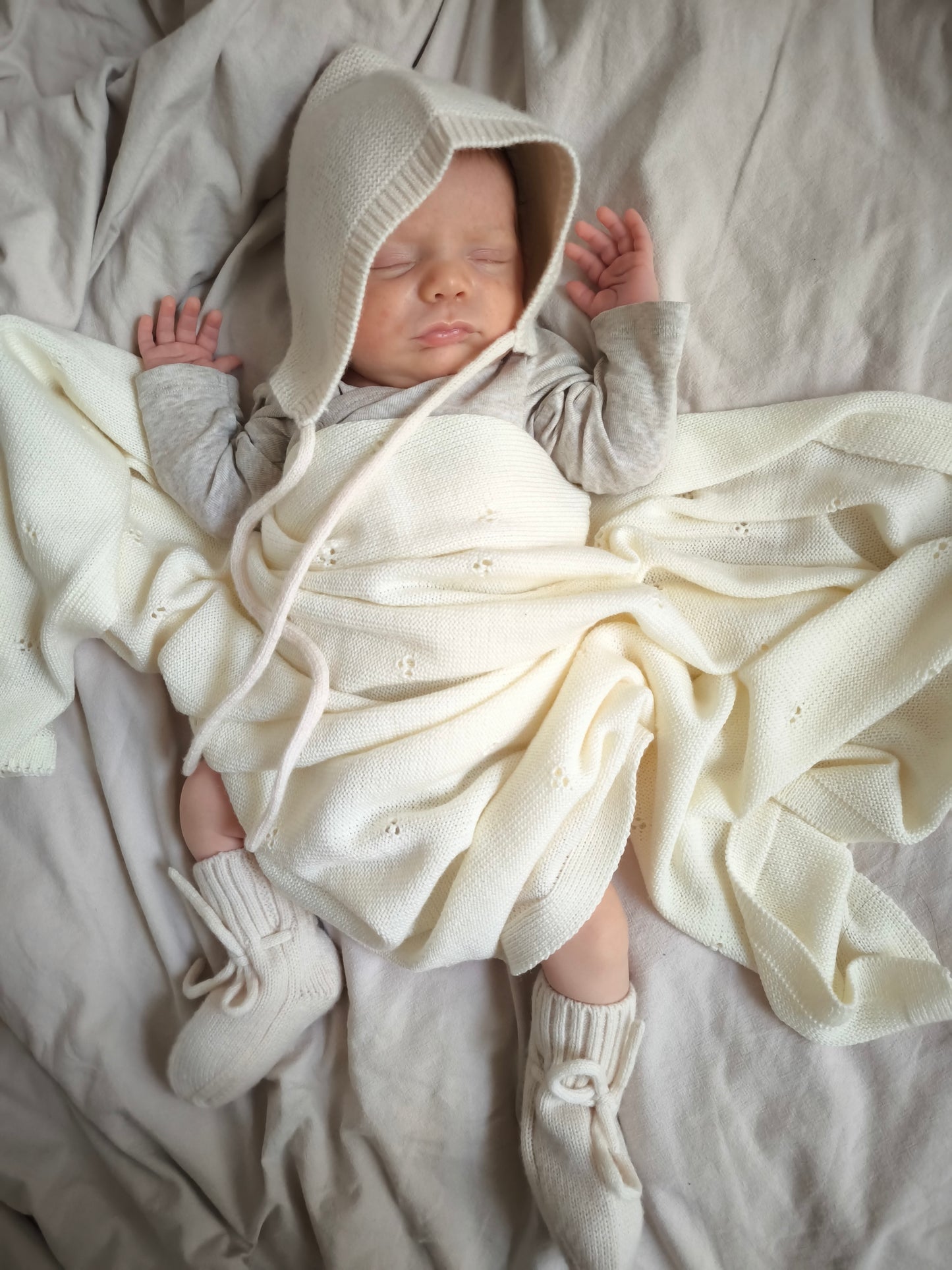 Sanfte Babymütze aus 100% Merinowolle - creme