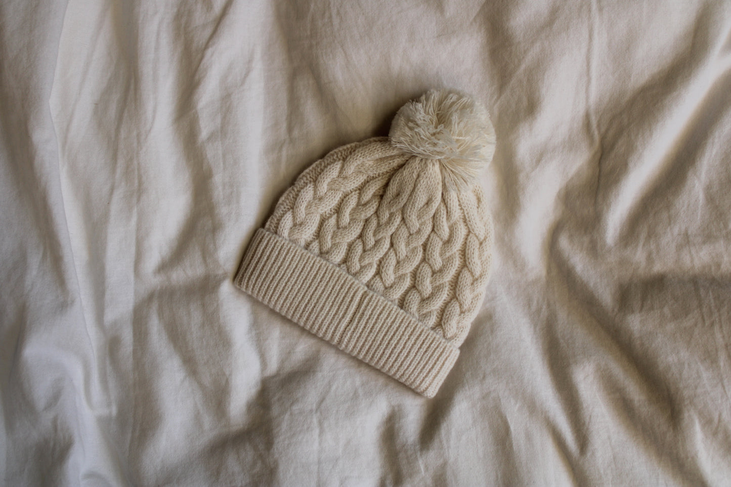 Baby-Beanie aus Merinowolle - creme