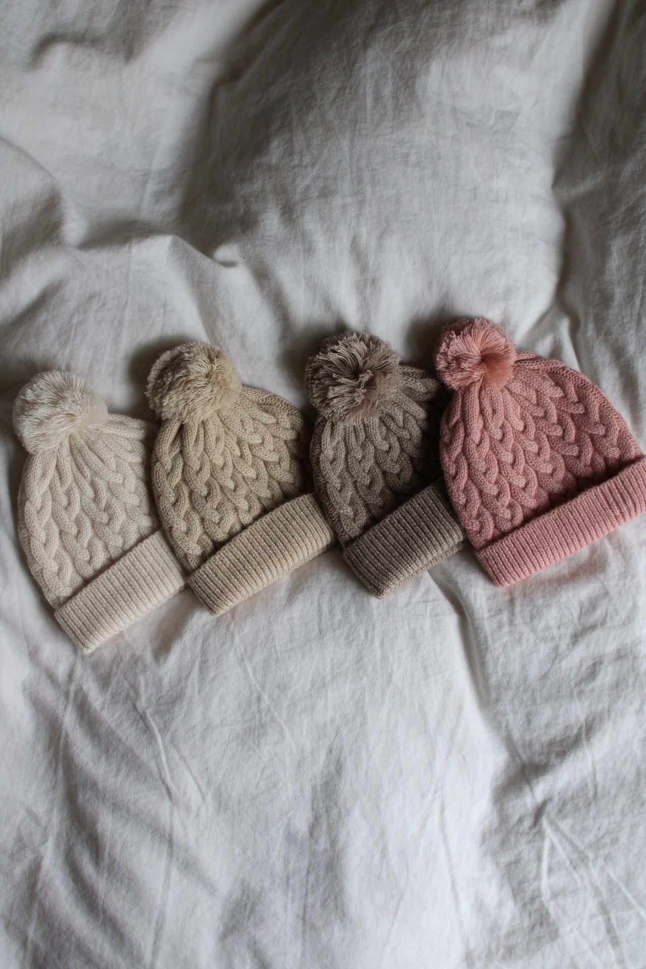 Newborn-Beanie aus Merinowolle - rosé