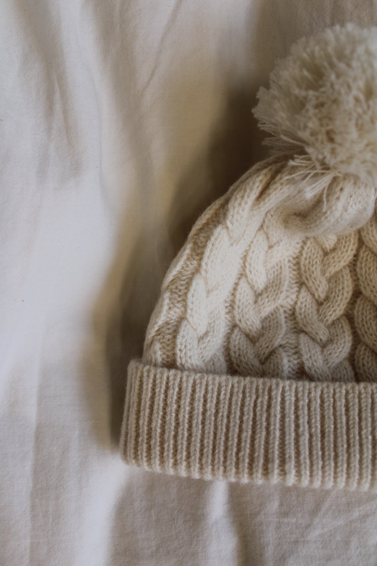 Baby-Beanie aus Merinowolle - creme