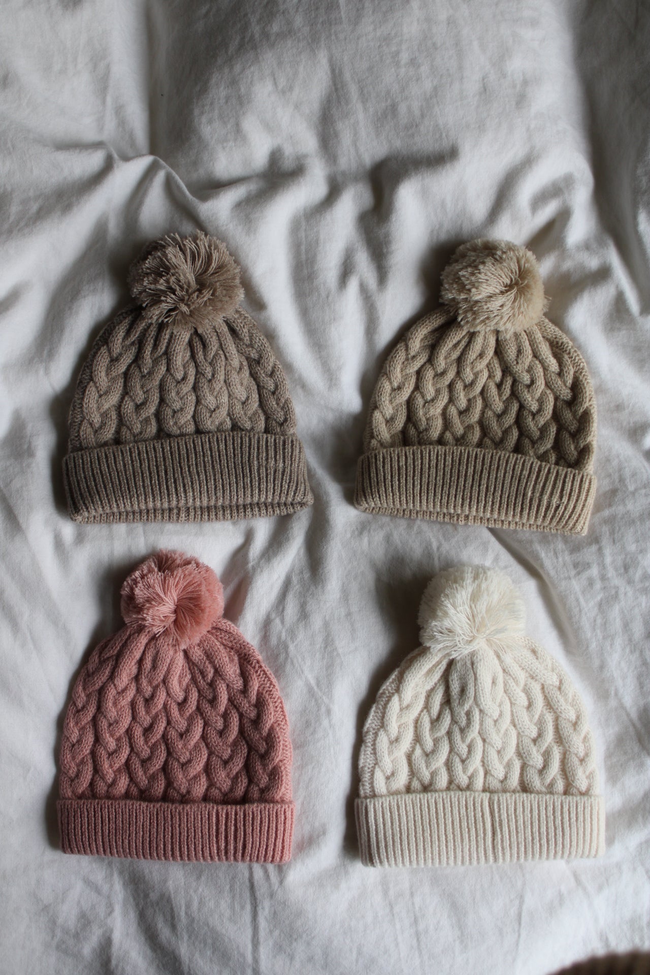 Newborn-Beanie aus Merinowolle - natur