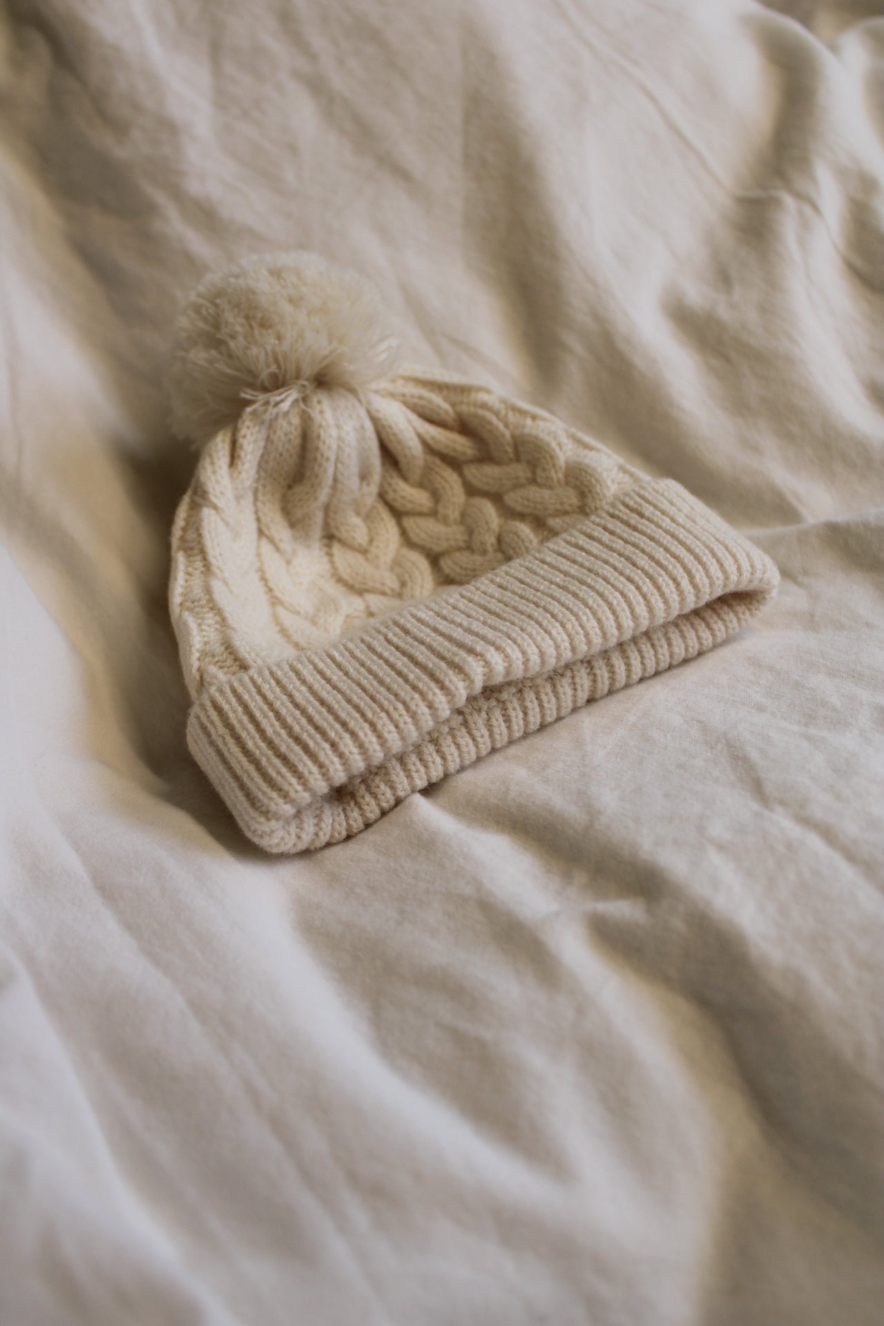 Baby-Beanie aus Merinowolle - creme