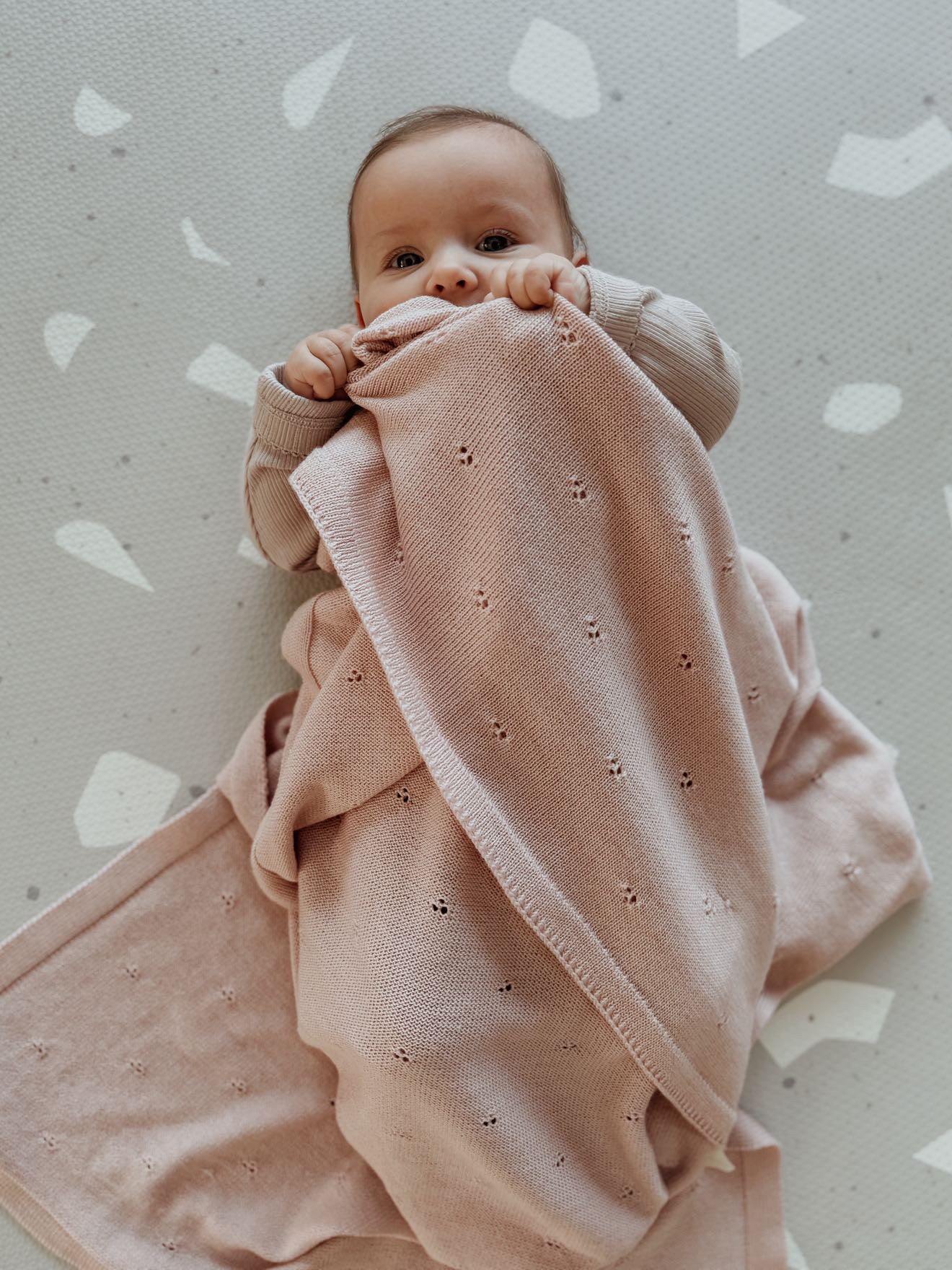 Weiche Babydecke aus 100% Merinowolle - rosé