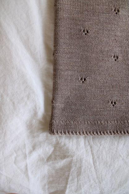 Vorbestellen: Lieferung ab 18.08.25 Weiche Babydecke aus 100% Merinowolle - camel
