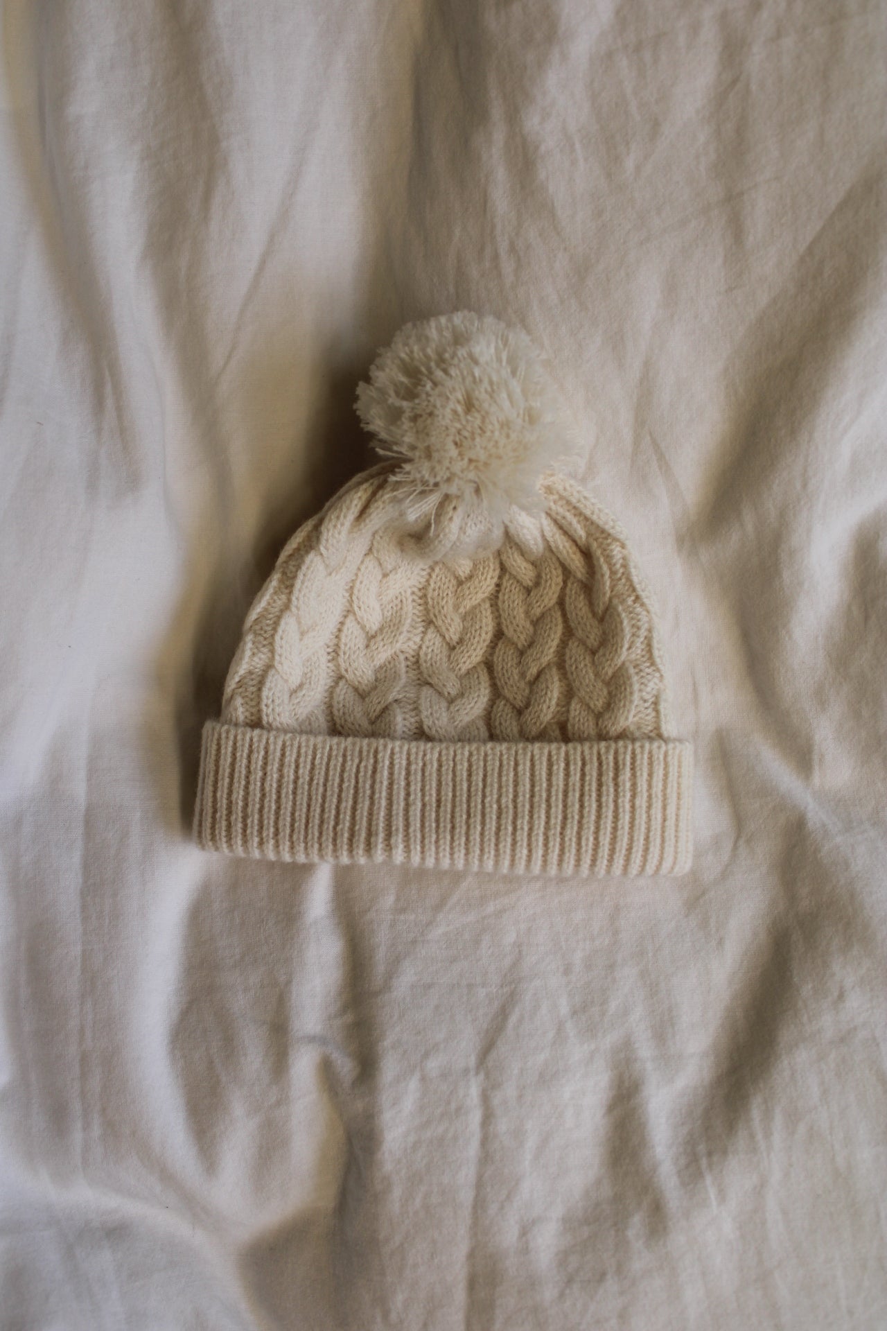 Baby-Beanie aus Merinowolle - creme