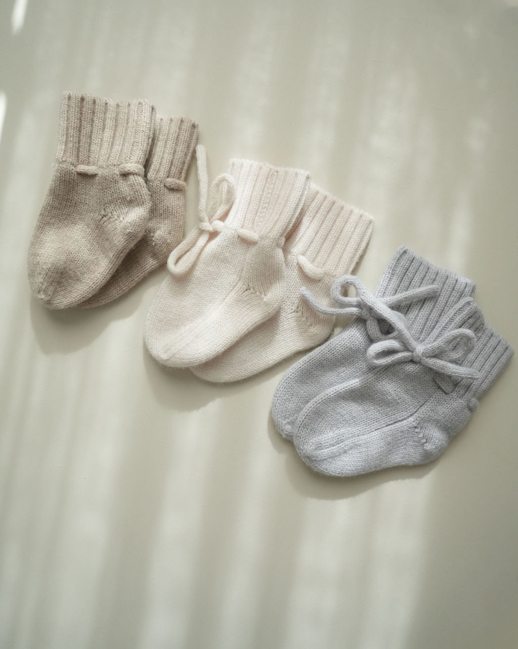 Natürliche Babyschuhe aus 100% Merinowolle - grau