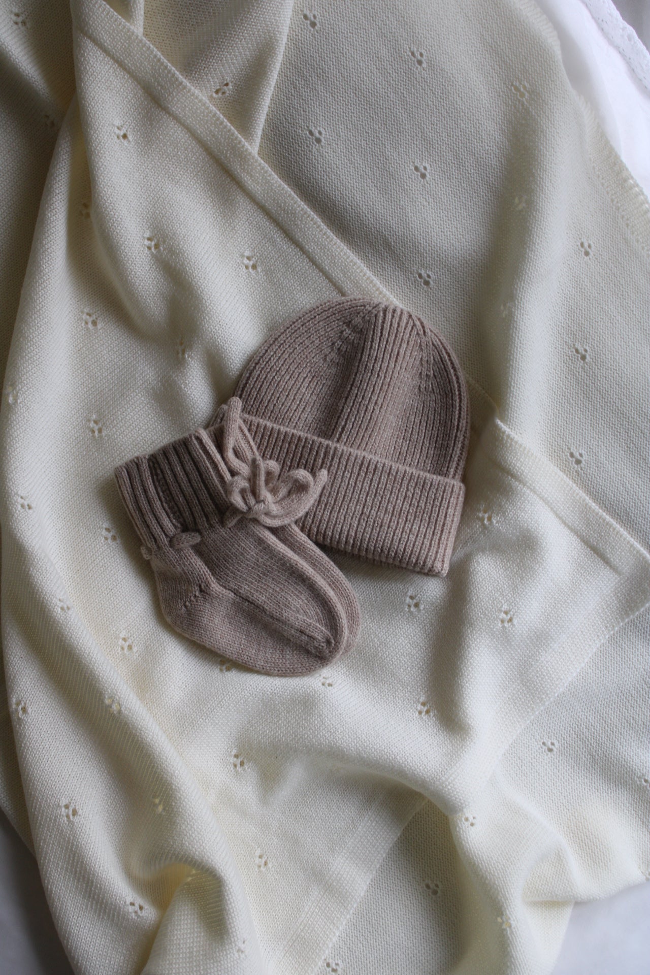 Bundle Dolce: Decke, Baby-Beanie & Schuhe