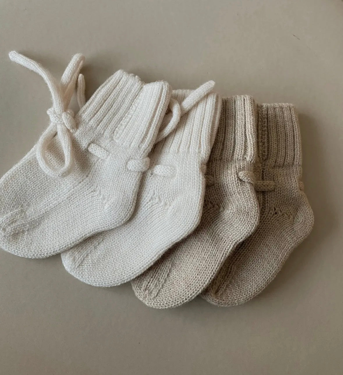 Natürliche Babyschuhe aus 100% Merinowolle - creme